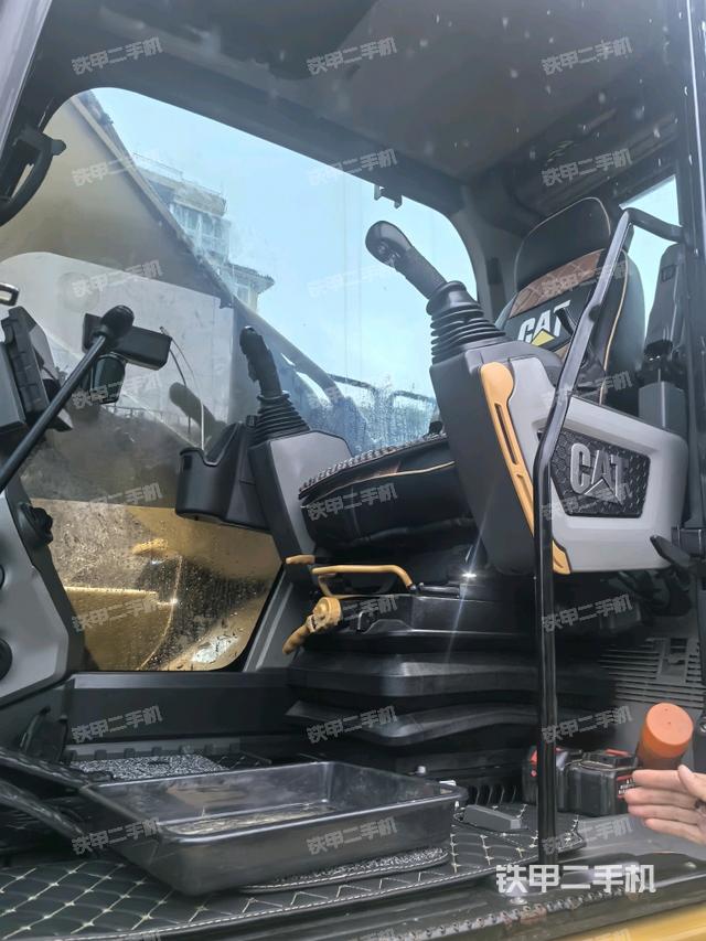 驾驶室整体(整机外观) 驾驶室整体(整机外观)