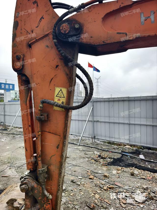 小臂整體左后(工作和回轉(zhuǎn)裝置) 小臂整體左后(工作和回轉(zhuǎn)裝置)