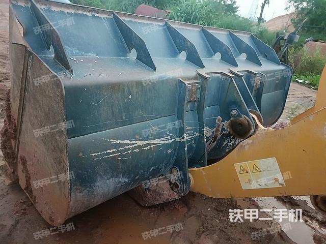 工作裝置整體(整機(jī)外觀及大件) 工作裝置整體(整機(jī)外觀及大件)
