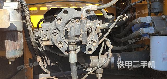 液壓泵艙室正面整體(整機(jī)外觀) 液壓泵艙室正面整體(整機(jī)外觀)