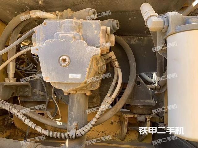 液压泵舱室正面整体(整机外观) 液压泵舱室正面整体(整机外观)