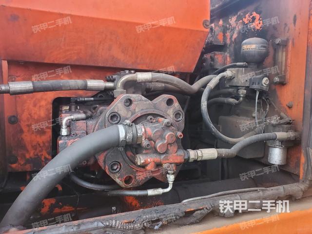 液壓泵艙室正面整體(整機(jī)外觀) 液壓泵艙室正面整體(整機(jī)外觀)