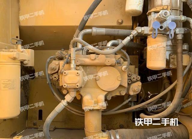 液压泵舱室正面整体(整机外观) 液压泵舱室正面整体(整机外观)