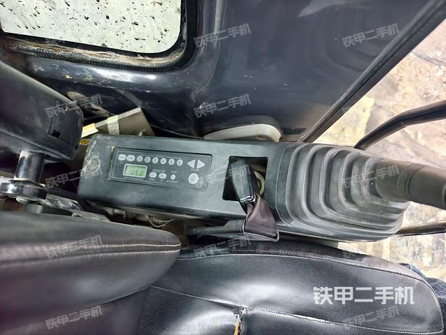 座椅左側(cè)控制臺(tái)/音響/含左手柄(駕駛室部分) 座椅左側(cè)控制臺(tái)/音響/含左手柄(駕駛室部分)