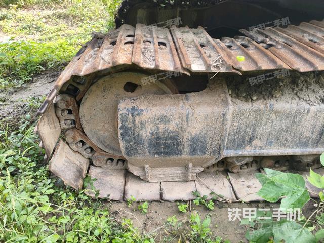 單側(cè)履帶整體(整機(jī)外觀) 單側(cè)履帶整體(整機(jī)外觀)