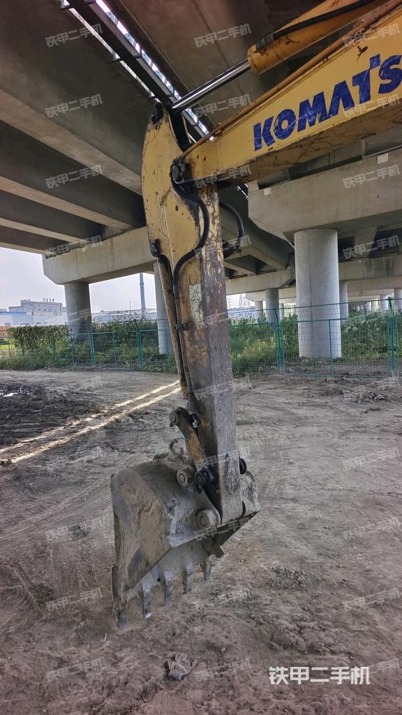 小臂整体左后(工作和回转装置) 小臂整体左后(工作和回转装置)