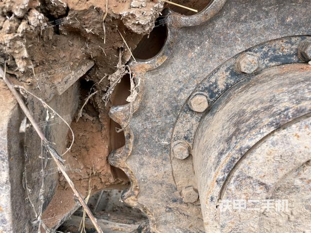 右側(cè)履帶整體?（行走機構(gòu)）