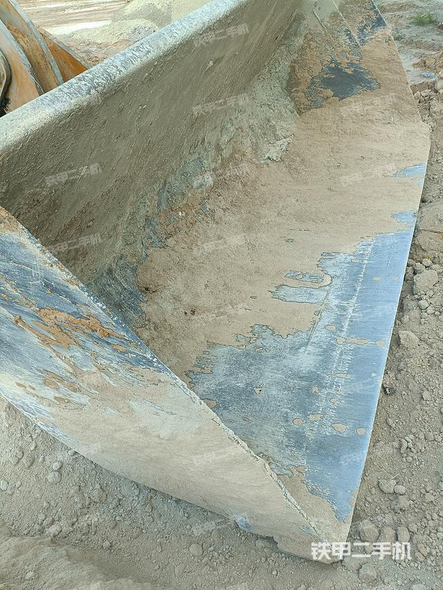 駕駛室操作臺(tái)(整機(jī)外觀及大件) 駕駛室操作臺(tái)(整機(jī)外觀及大件)