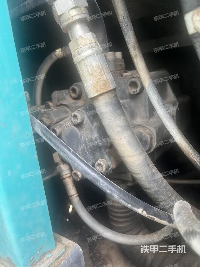 液壓泵艙室正面整體（整機外觀）