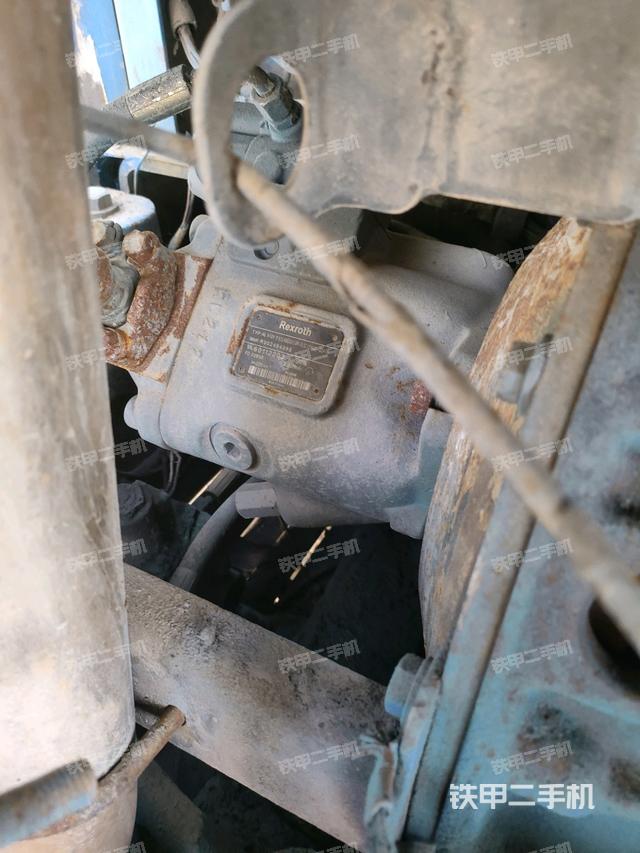 液壓泵艙室正面整體(整機(jī)外觀) 液壓泵艙室正面整體(整機(jī)外觀)