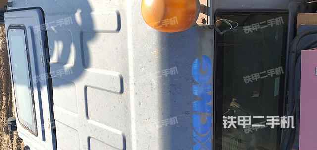 驾驶室顶部(整机外观) 驾驶室顶部(整机外观)