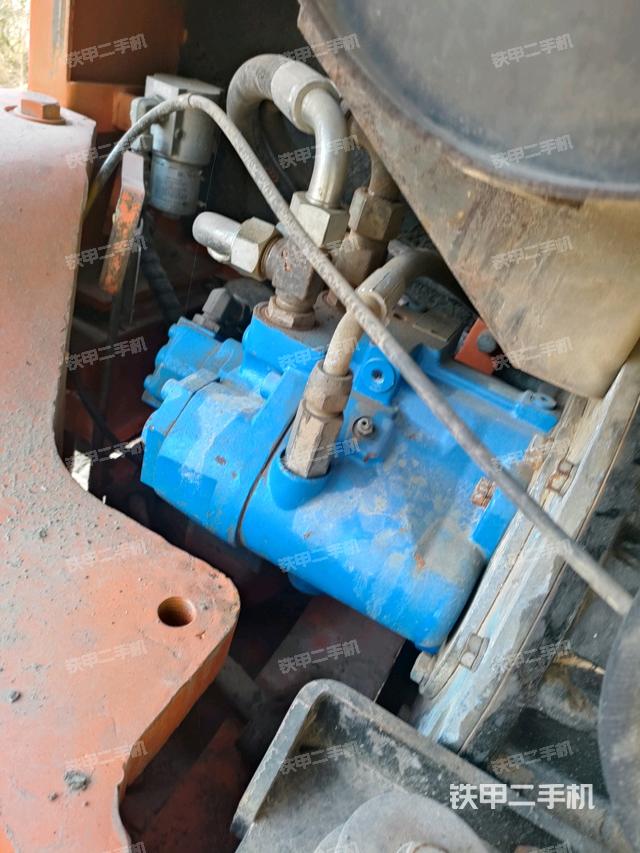液壓泵艙室正面整體(整機(jī)外觀) 液壓泵艙室正面整體(整機(jī)外觀)