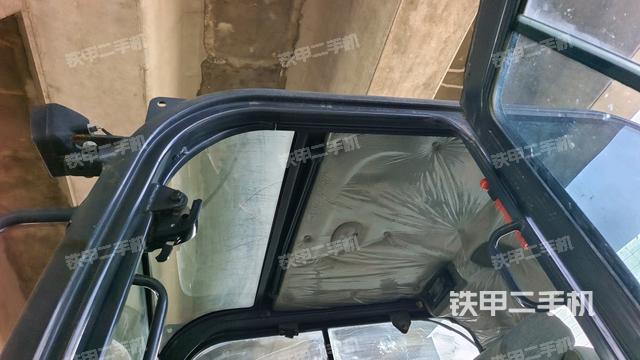 顶棚整体(驾驶室部分) 顶棚整体(驾驶室部分)