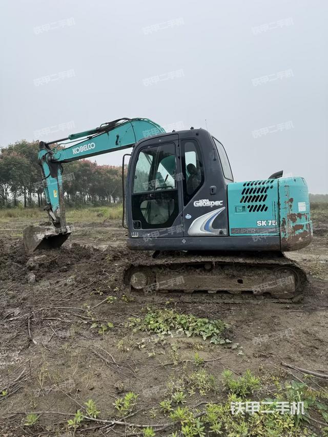 神钢SK75-8挖掘机