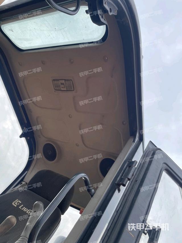 后窗玻璃角標（駕駛室部分）