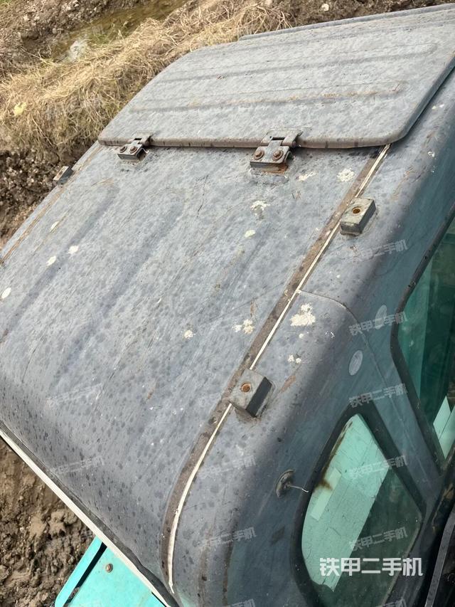 駕駛室頂部（整機外觀）