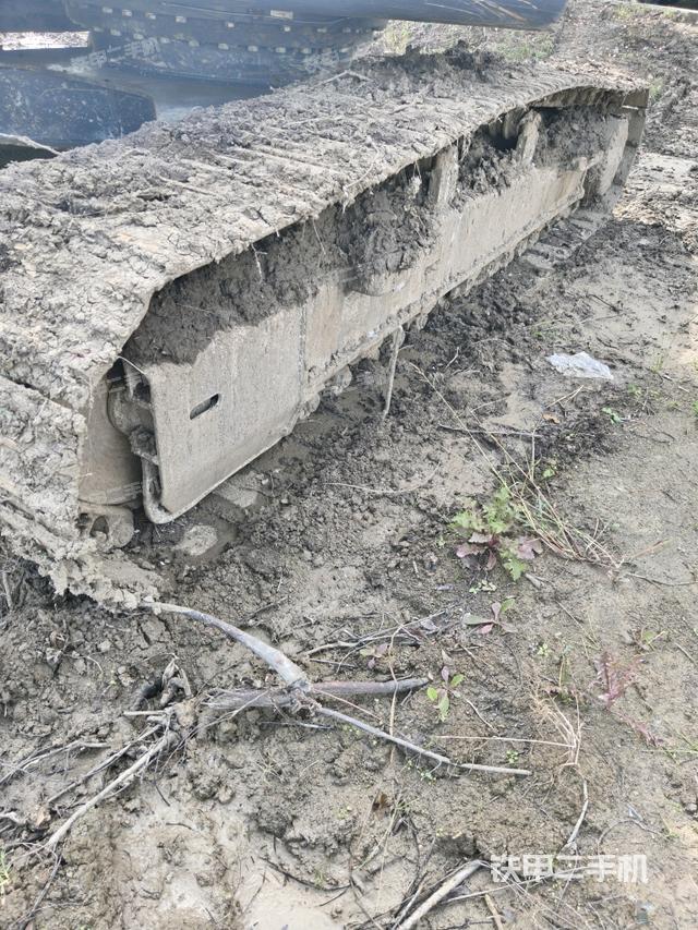 单侧履带整体(整机外观) 单侧履带整体(整机外观)