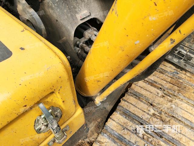 轉盤和下車架正前(工作和回轉裝置) 轉盤和下車架正前(工作和回轉裝置)