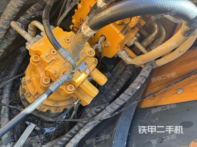 回轉(zhuǎn)馬達(dá)和主控閥(整機(jī)外觀) 回轉(zhuǎn)馬達(dá)和主控閥(整機(jī)外觀)