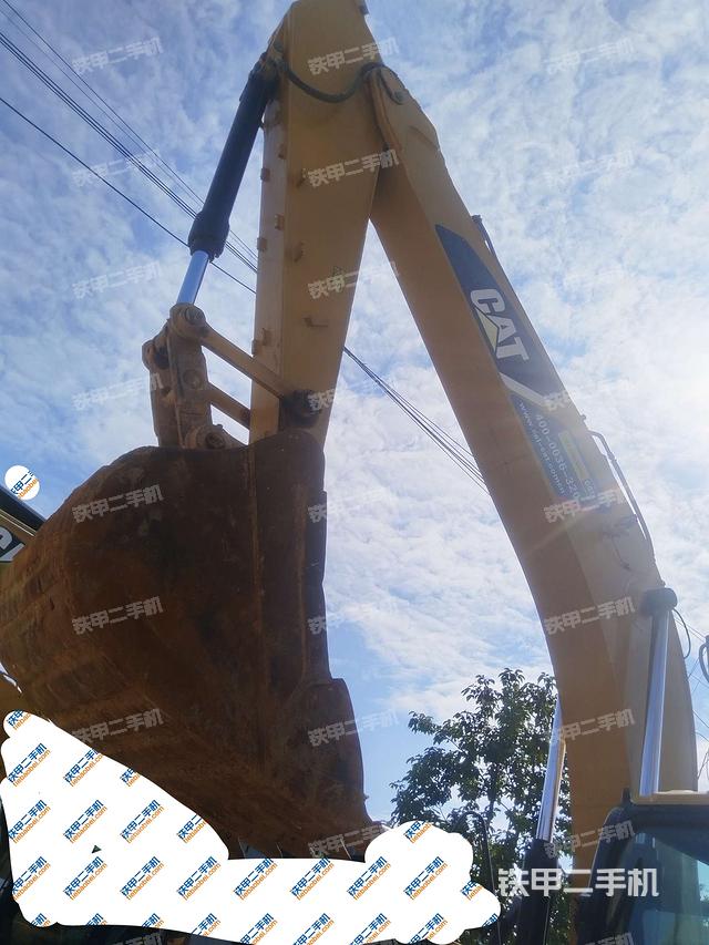 小臂整体左后(工作和回转装置) 小臂整体左后(工作和回转装置)