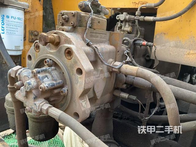 液壓泵艙室正面整體(整機(jī)外觀) 液壓泵艙室正面整體(整機(jī)外觀)