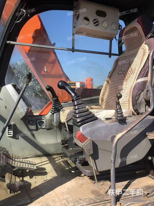 驾驶室整体(整机外观) 驾驶室整体(整机外观)