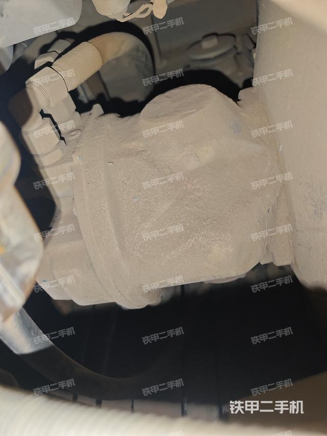液压泵舱室正面整体(整机外观) 液压泵舱室正面整体(整机外观)