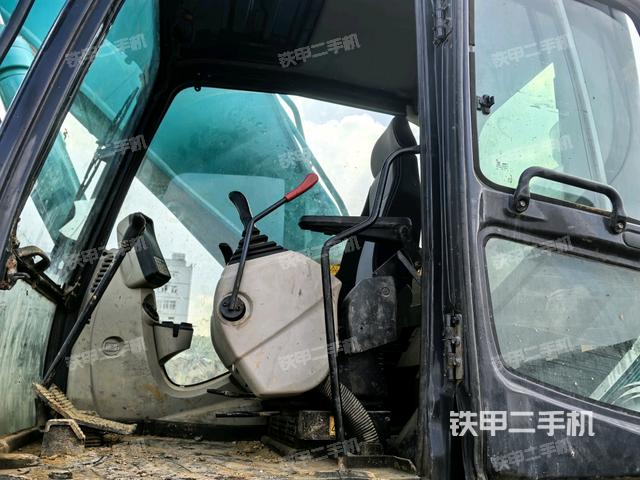 驾驶室正侧(驾驶室部分) 驾驶室正侧(驾驶室部分)