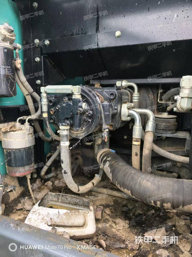 液壓泵艙室正面整體(整機外觀) 液壓泵艙室正面整體(整機外觀)