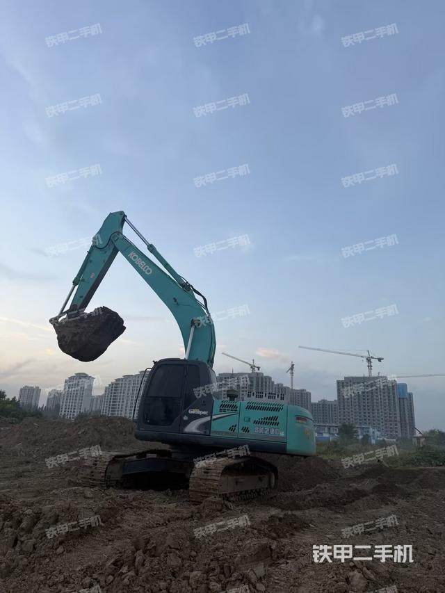 神鋼SK260LC-8挖掘機(jī)