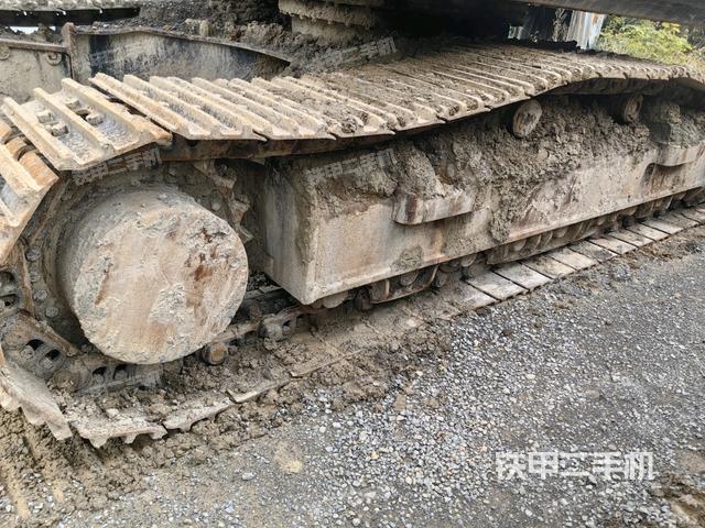 右側(cè)履帶整體(行走機(jī)構(gòu)) 右側(cè)履帶整體(行走機(jī)構(gòu))