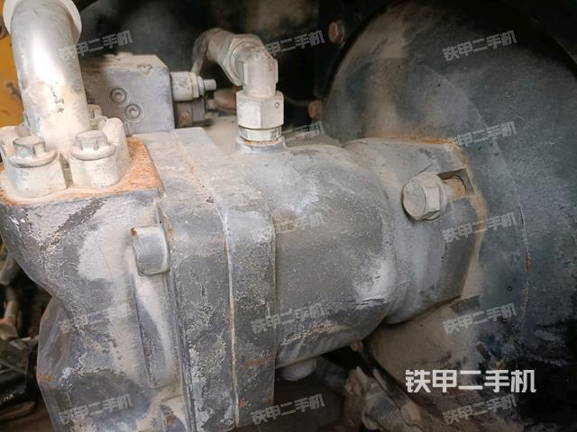 液壓泵艙室正面整體(整機外觀) 液壓泵艙室正面整體(整機外觀)