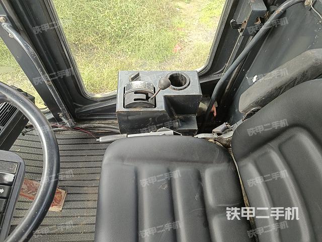 駕駛室操作臺(設(shè)備外觀及核心部件) 駕駛室操作臺(設(shè)備外觀及核心部件)