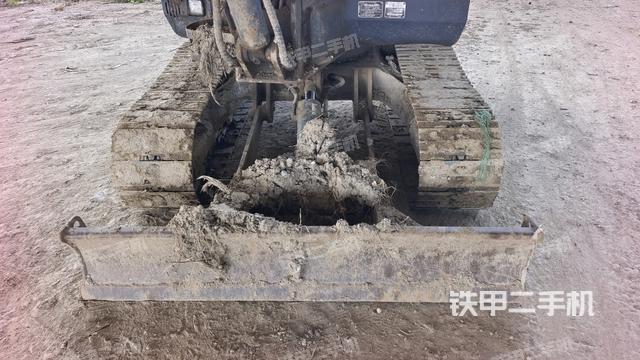 转盘和下车架正前(工作和回转装置) 转盘和下车架正前(工作和回转装置)
