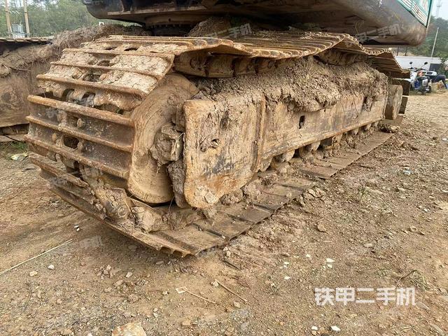 單側(cè)履帶整體(整機(jī)外觀) 單側(cè)履帶整體(整機(jī)外觀)