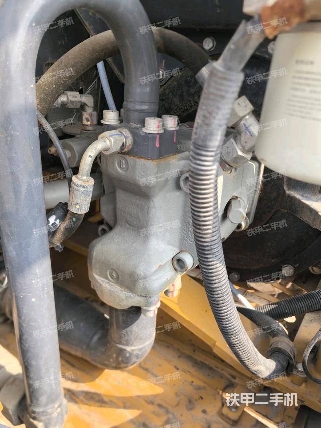 液壓泵艙室正面整體(整機(jī)外觀) 液壓泵艙室正面整體(整機(jī)外觀)