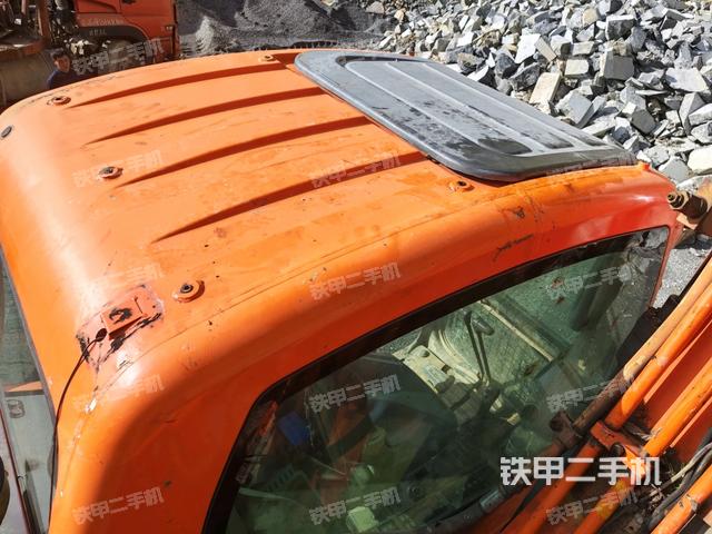 驾驶室顶部(整机外观) 驾驶室顶部(整机外观)