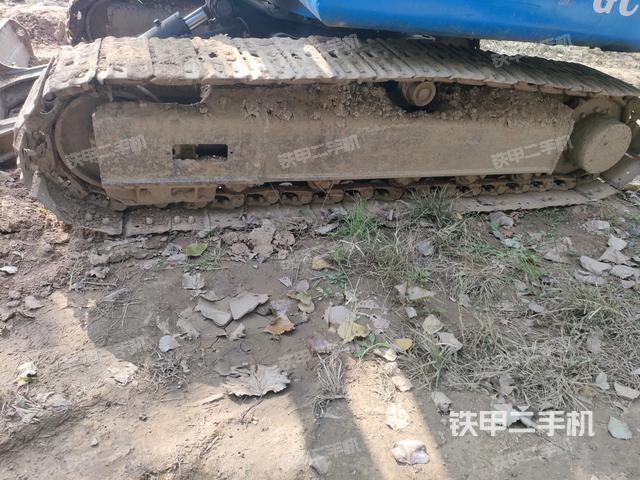 單側(cè)履帶整體(整機(jī)外觀) 單側(cè)履帶整體(整機(jī)外觀)