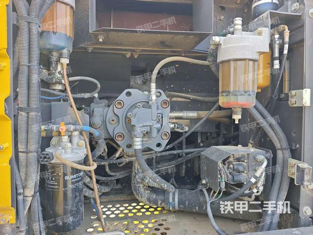 液壓泵艙室正面整體(整機(jī)外觀(guān)) 液壓泵艙室正面整體(整機(jī)外觀(guān))
