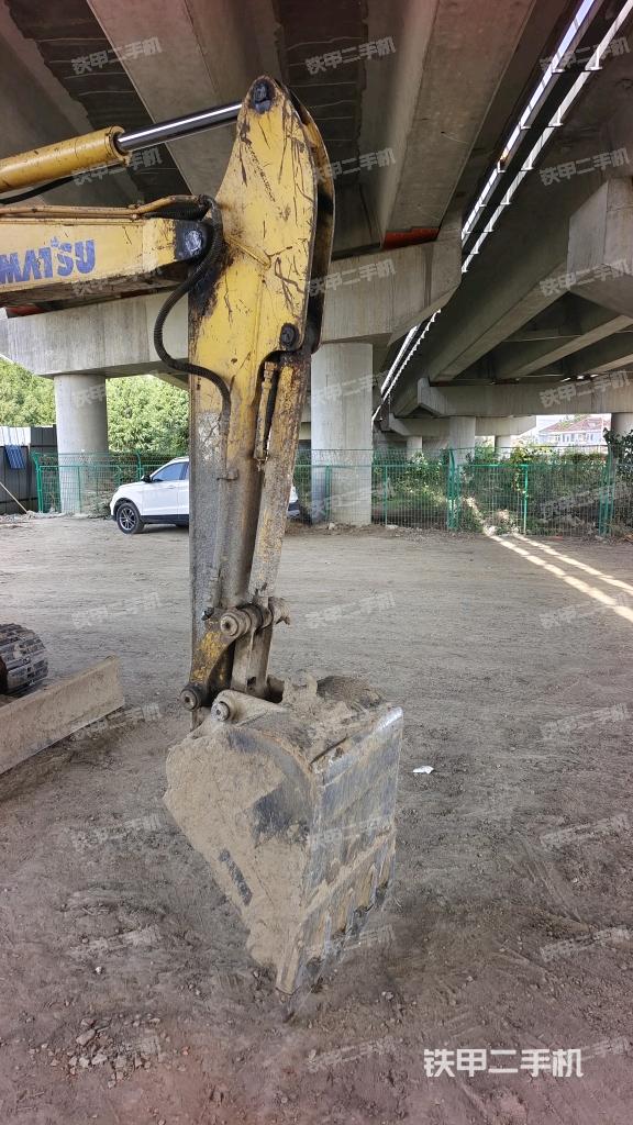 小臂整体右前(工作和回转装置) 小臂整体右前(工作和回转装置)
