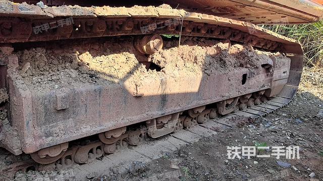 單側(cè)履帶整體(整機(jī)外觀) 單側(cè)履帶整體(整機(jī)外觀)