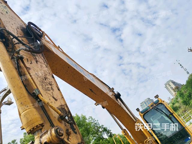 小臂整體右前(工作和回轉裝置) 小臂整體右前(工作和回轉裝置)