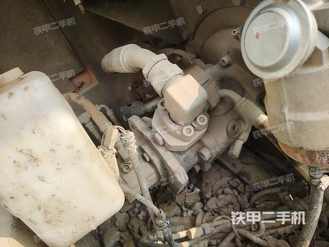 液壓泵艙室正面整體(整機外觀) 液壓泵艙室正面整體(整機外觀)