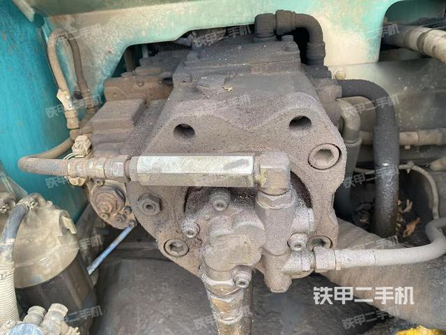 液壓泵艙室正面整體(整機(jī)外觀) 液壓泵艙室正面整體(整機(jī)外觀)