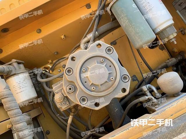 液压泵舱室正面整体(整机外观) 液压泵舱室正面整体(整机外观)