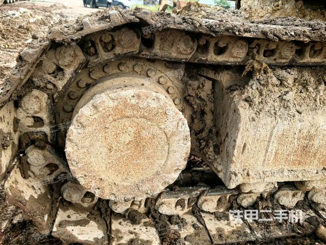 右侧履带整体(行走机构) 右侧履带整体(行走机构)