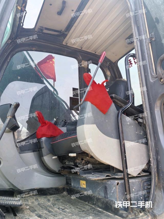驾驶室整体(整机外观) 驾驶室整体(整机外观)