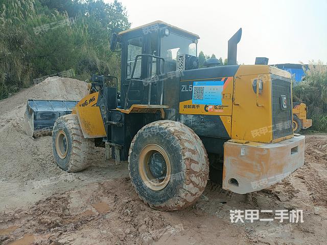駕駛室工作臺(tái)(整機(jī)外觀及大件) 駕駛室工作臺(tái)(整機(jī)外觀及大件)