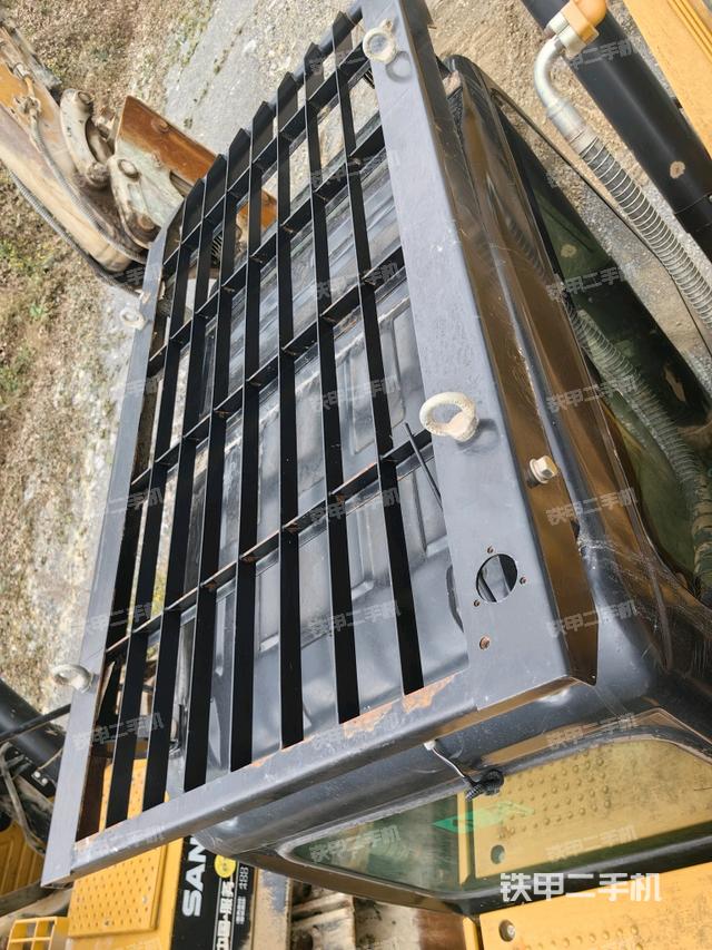 駕駛室頂部俯視(上車(chē)部件) 駕駛室頂部俯視(上車(chē)部件)