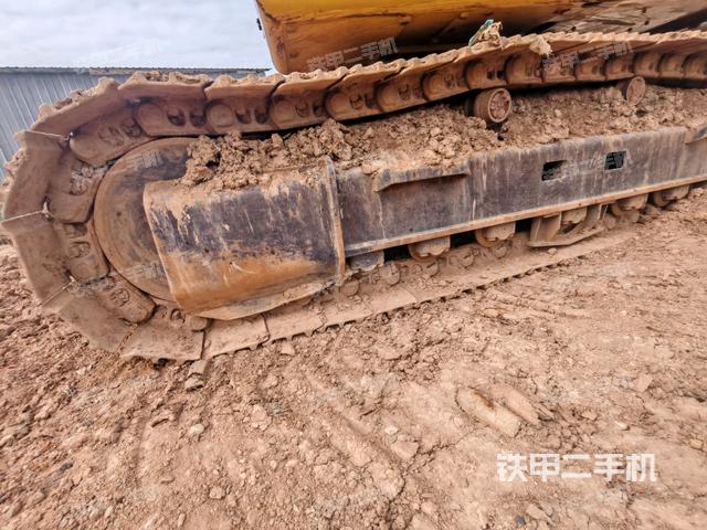 單側(cè)履帶整體(整機外觀) 單側(cè)履帶整體(整機外觀)